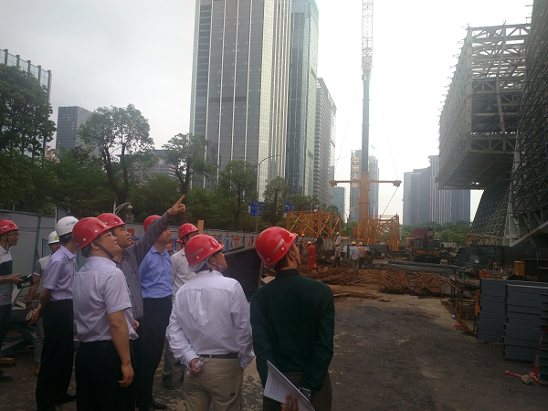 深圳市領導視察建科集團深圳兩館幕墻項目